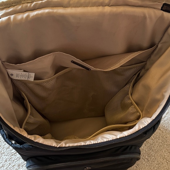 Lululemon New Parent Backpack - Picture 3 of 8
